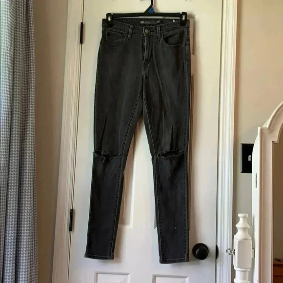 Levi’s High Rise Skinny Jean with Ripped Knees - Picture 1 of 6